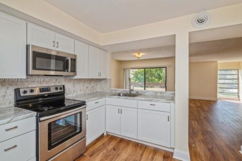 Copropriété à louer à Miami, Floride: 1 chambre, 91.04 m2 № 1897952 - photo 15