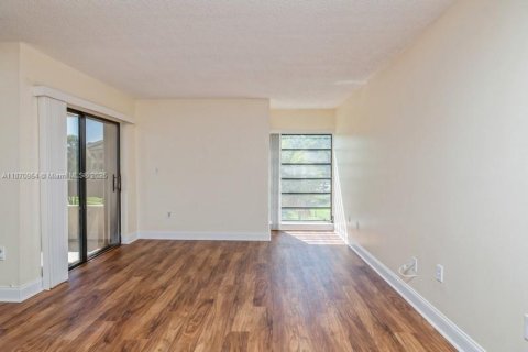 Copropriété à louer à Miami, Floride: 1 chambre, 91.04 m2 № 1897952 - photo 7