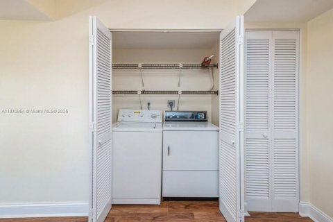 Copropriété à louer à Miami, Floride: 1 chambre, 91.04 m2 № 1897952 - photo 18