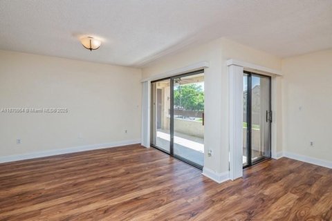 Copropriété à louer à Miami, Floride: 1 chambre, 91.04 m2 № 1897952 - photo 6