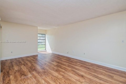 Copropriété à louer à Miami, Floride: 1 chambre, 91.04 m2 № 1897952 - photo 12