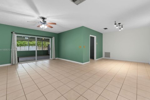 House in Homestead, Florida 3 bedrooms, 166.76 sq.m. № 1829022 - photo 7