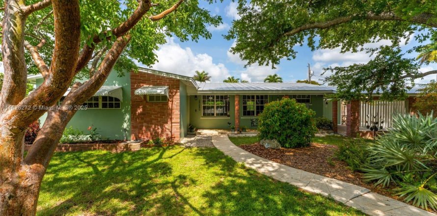 House in Homestead, Florida 3 bedrooms, 166.76 sq.m. № 1829022