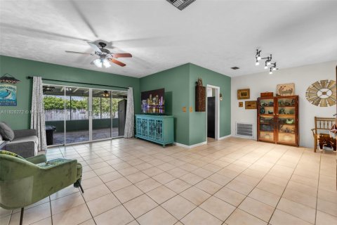 House in Homestead, Florida 3 bedrooms, 166.76 sq.m. № 1829022 - photo 8