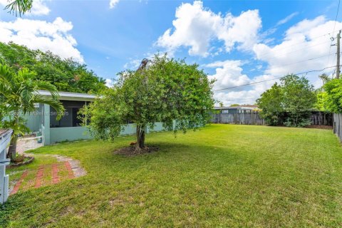 House in Homestead, Florida 3 bedrooms, 166.76 sq.m. № 1829022 - photo 2