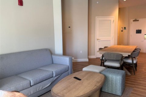Condominio en venta en Kissimmee, Florida, 1 dormitorio, 117.71 m2 № 1527731 - foto 2
