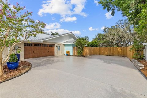 House in Riverview, Florida 4 bedrooms, 300.72 sq.m. № 2166970 - photo 4