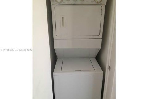 Condominio en venta en Miami, Florida, 1 dormitorio, 78.5 m2 № 2034280 - foto 15