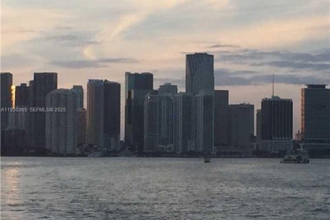 Condominio en venta en Miami, Florida, 1 dormitorio, 78.5 m2 № 2034280 - foto 4