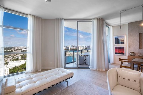 Condominio en venta en North Miami Beach, Florida, 4 dormitorios, 338.72 m2 № 1962998 - foto 5