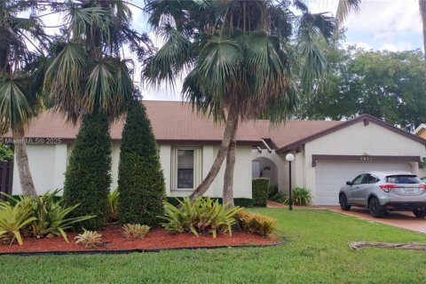 Villa ou maison à vendre à Miami, Floride: 4 chambres, 194.72 m2 № 1990911 - photo 2