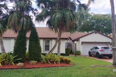 Villa ou maison à vendre à Miami, Floride: 4 chambres, 194.72 m2 № 1990911 - photo 3