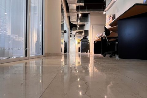Commercial property in Miami, Florida № 2071869 - photo 12