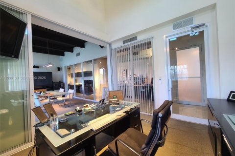 Commercial property in Miami, Florida № 2071869 - photo 15
