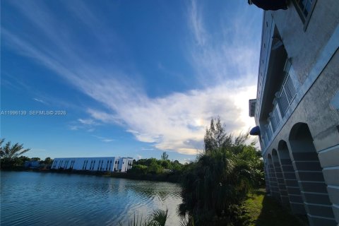 Commercial property in Miami, Florida № 2071869 - photo 7