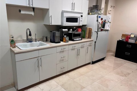 Commercial property in Miami, Florida № 2071869 - photo 24