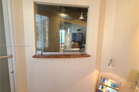Commercial property in Miami, Florida № 2071869 - photo 10