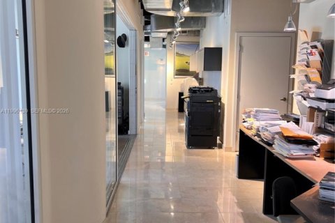 Commercial property in Miami, Florida № 2071869 - photo 13
