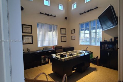 Commercial property in Miami, Florida № 2071869 - photo 14