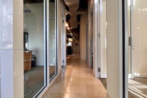 Commercial property in Miami, Florida № 2071869 - photo 30