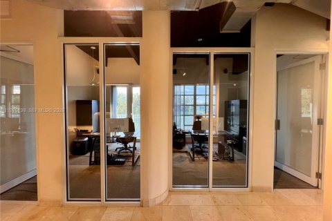 Commercial property in Miami, Florida № 2071869 - photo 29