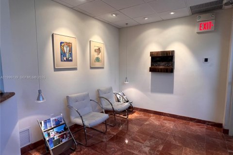 Commercial property in Miami, Florida № 2071869 - photo 9
