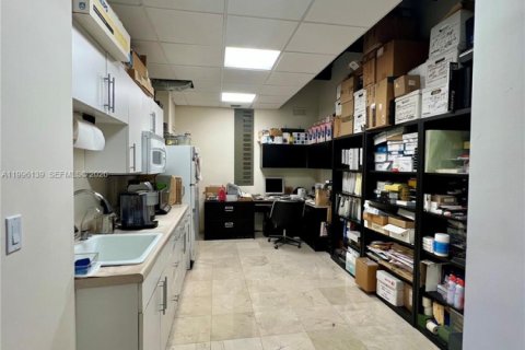 Commercial property in Miami, Florida № 2071869 - photo 23