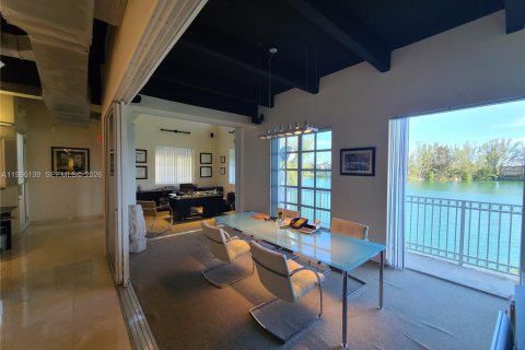 Commercial property in Miami, Florida № 2071869 - photo 18