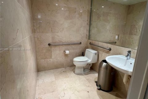 Commercial property in Miami, Florida № 2071869 - photo 28