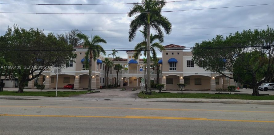 Commercial property in Miami, Florida № 2071869