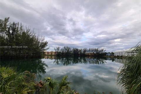 Commercial property in Miami, Florida № 2071869 - photo 6