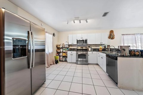 Купить виллу или дом в Ривьера-Бич, Флорида 3 спальни, 120.68м2, № 2058547 - фото 3