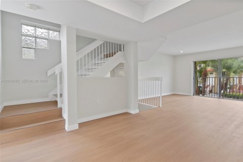 Touwnhouse à vendre à Miami, Floride: 3 chambres, 146.79 m2 № 2084819 - photo 16