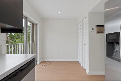 Touwnhouse à vendre à Miami, Floride: 3 chambres, 146.79 m2 № 2084819 - photo 15