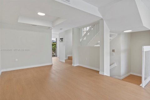 Touwnhouse à vendre à Miami, Floride: 3 chambres, 146.79 m2 № 2084819 - photo 10