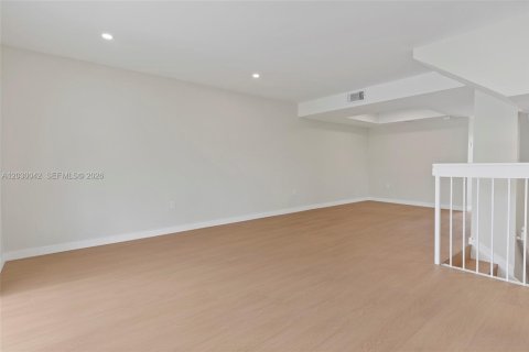 Touwnhouse à vendre à Miami, Floride: 3 chambres, 146.79 m2 № 2084819 - photo 9