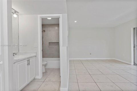 Touwnhouse à vendre à Miami, Floride: 3 chambres, 146.79 m2 № 2084819 - photo 28