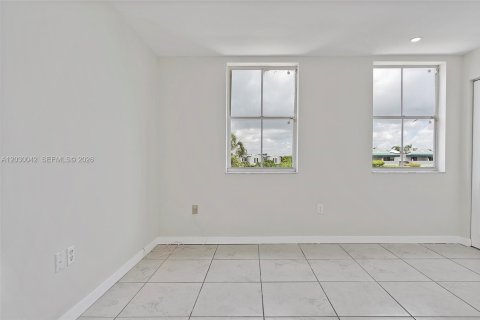 Touwnhouse à vendre à Miami, Floride: 3 chambres, 146.79 m2 № 2084819 - photo 25
