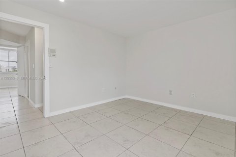 Touwnhouse à vendre à Miami, Floride: 3 chambres, 146.79 m2 № 2084819 - photo 20