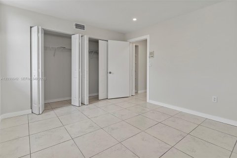Touwnhouse à vendre à Miami, Floride: 3 chambres, 146.79 m2 № 2084819 - photo 19