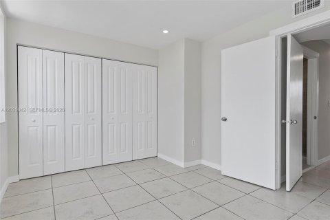 Touwnhouse à vendre à Miami, Floride: 3 chambres, 146.79 m2 № 2084819 - photo 26