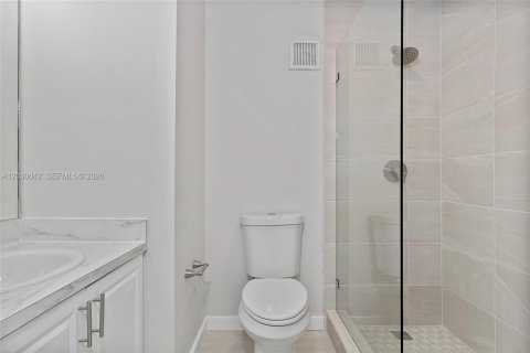 Touwnhouse à vendre à Miami, Floride: 3 chambres, 146.79 m2 № 2084819 - photo 22