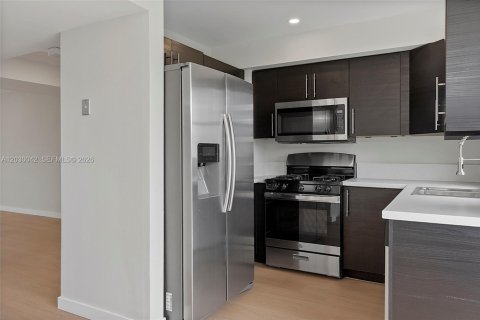Touwnhouse à vendre à Miami, Floride: 3 chambres, 146.79 m2 № 2084819 - photo 12