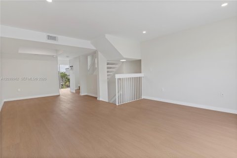 Touwnhouse à vendre à Miami, Floride: 3 chambres, 146.79 m2 № 2084819 - photo 7