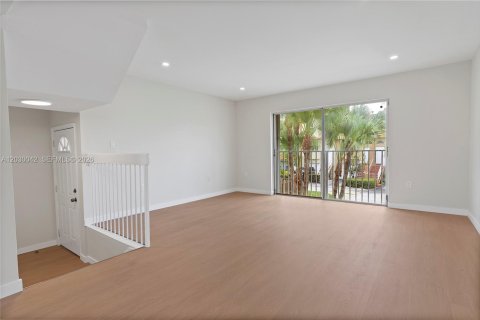 Touwnhouse à vendre à Miami, Floride: 3 chambres, 146.79 m2 № 2084819 - photo 5
