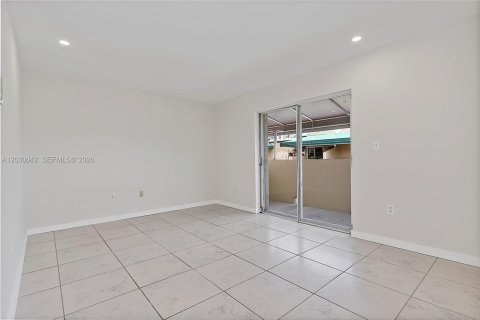 Touwnhouse à vendre à Miami, Floride: 3 chambres, 146.79 m2 № 2084819 - photo 29
