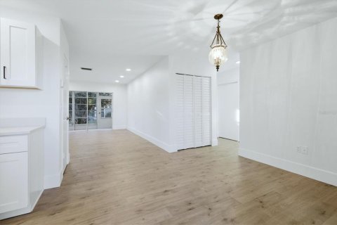 Condo in Bradenton, Florida, 2 bedrooms  № 2233994 - photo 6