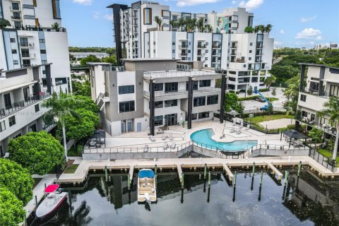 Townhouse in Pompano Beach, Florida 3 bedrooms, 177.16 sq.m. № 1711431 - photo 1