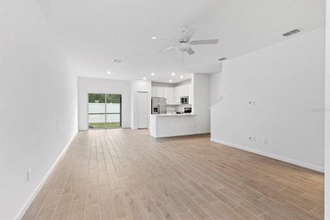 Touwnhouse à louer à Newberry, Floride: 3 chambres, 153.94 m2 № 2120221 - photo 2