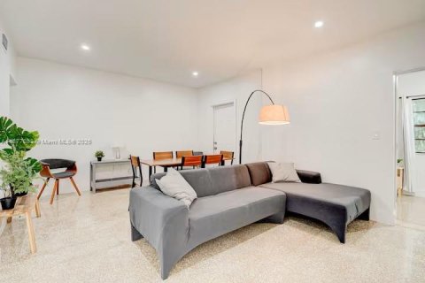 Commercial property in Miami, Florida 137.87 sq.m. № 1923855 - photo 13